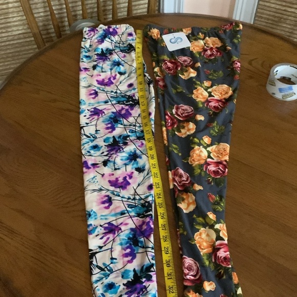 BUNDLE OF 4 Pairs of Floral and Paisley Leggings Size M NWT gifted - Picture 2 of 14